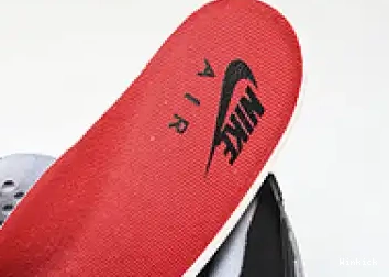 4 - JORDAN (2019)  CEMENT BRED 308497-060 BLACK 0703